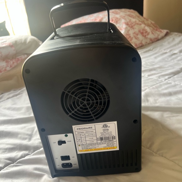 New mini refrigerator by Frigidaire - Picture 6 of 12